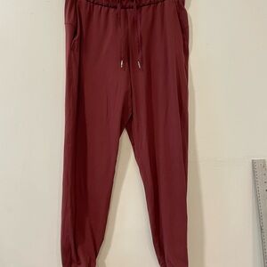 Lululemon Womens On The Fly Jogger Luxtreme  Maroon Size 8 Yoga Gym Running